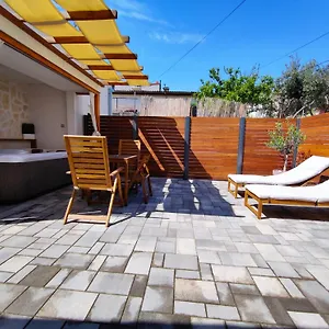Tonina - House With Terrace, Jacuzzi, Free Parking Split