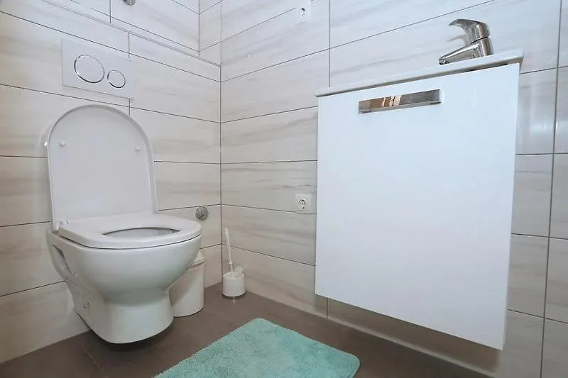 Zane Apartment Split